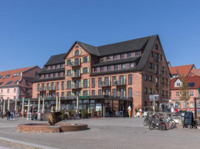 Historischer Kornspeicher am Stadthafen in Waren / Müritz